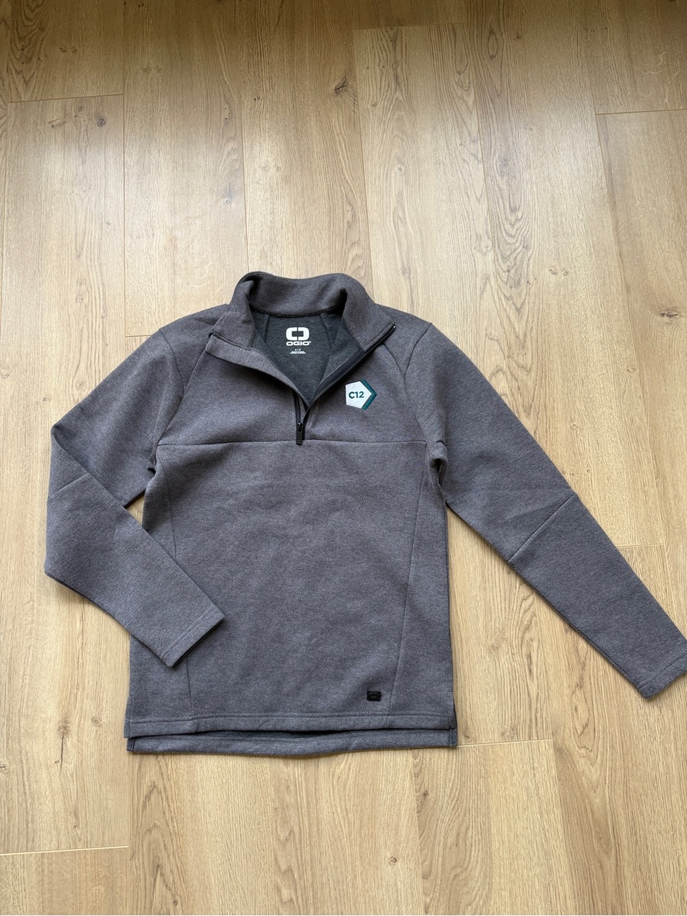 Ogio men’s Gray Quarter-Zip Pullover size S